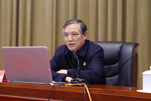 江泰然作中共党史主题宣讲报告.jpg