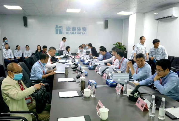 曲凤宏率队在泰康生物举行座谈会_副本.jpg
