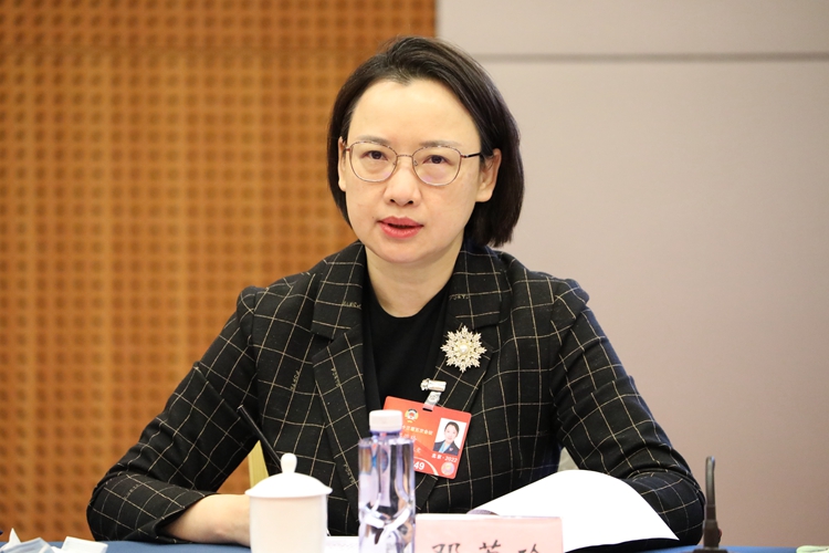 邓蓉玲委员：加快构建友好托育环境 激发“生”的意愿 提升生育率