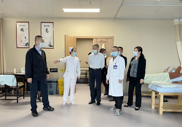 20220527张主委赴骨科医院调研1.jpg