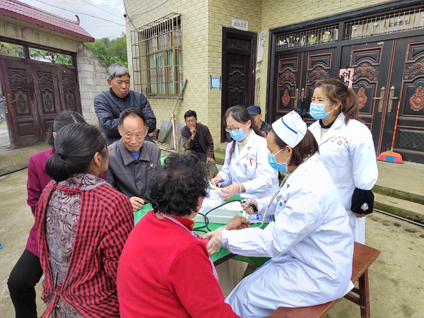 农工党毕节市委赴大方县凤山乡羊岩村开展健康乡村精准医疗服务活动.jpg