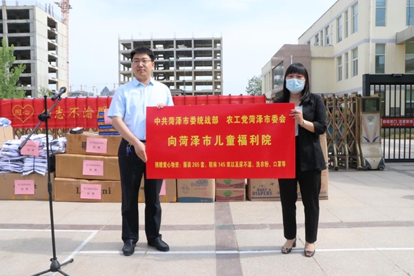 矢志不渝跟党走 同心关爱福娃娃2_副本.jpg