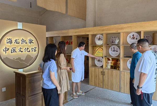 在安居区海龙村建立海龙凯歌中医文化馆.jpg