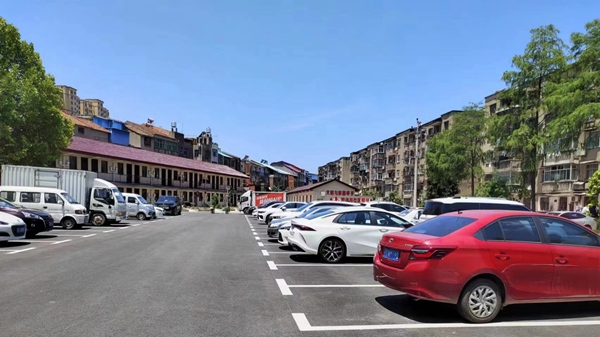 汉光社区新建停车场已投入使用.jpg