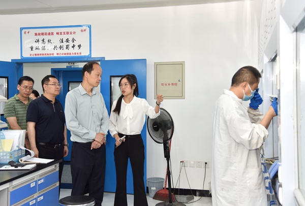 农工党四川省委到德阳开展中医药产业链创新链融合发展重点调研2 - 复件(1).jpg