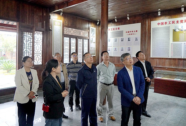 在溆浦县的农工党湖南地方组织革命活动史料陈列馆考察学习.JPG