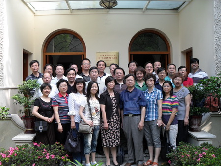 农工党常熟市委会党员和机关干部在“一干”会址合影