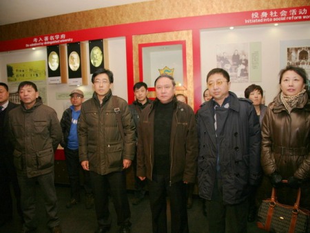 哈尔滨市委组织党员参观伍连德纪念馆