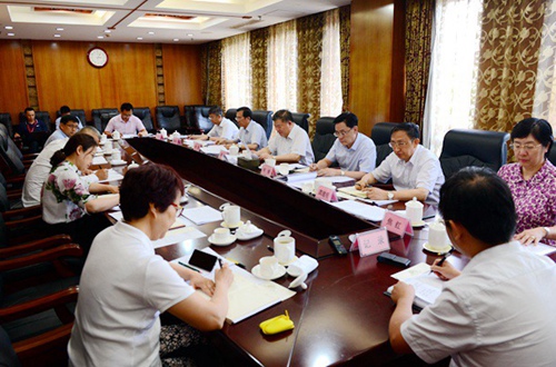             农工党中央理论学习中心组召开“不忘合作初心，继续携手... 
    