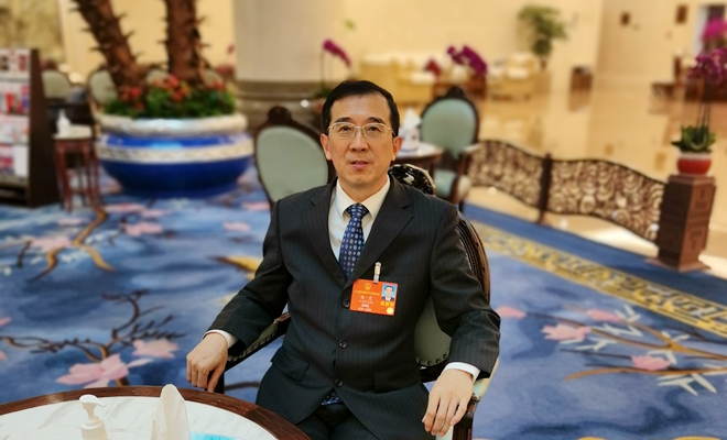 杨震做客人民网2020年全国两会特别访谈节目“高谈客论”