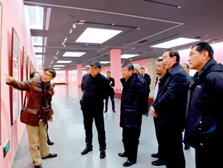 庆祝改革开放40周年“不忘合作初心，继续携手前进”《翰墨抒怀》美术作品展在大连开幕