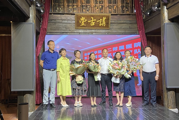 为抗击疫情英雄鲜花.jpg