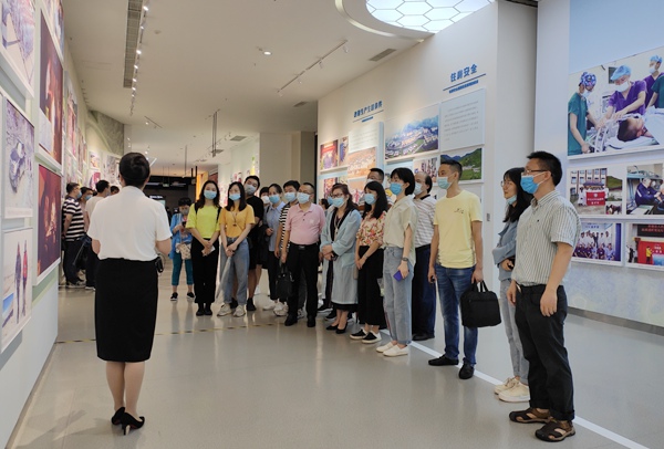 观展1.JPG