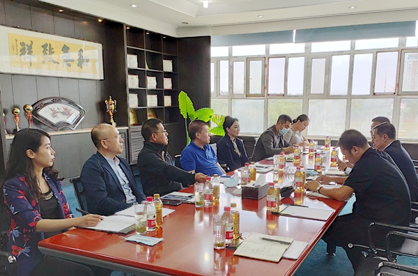 座谈会.jpg