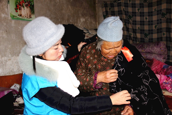 2 - 照顾老人.jpg