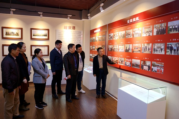 扶贫成果展.JPG