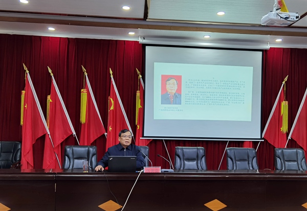 伍关宗董事长开展益生菌生态养牛培训.jpg