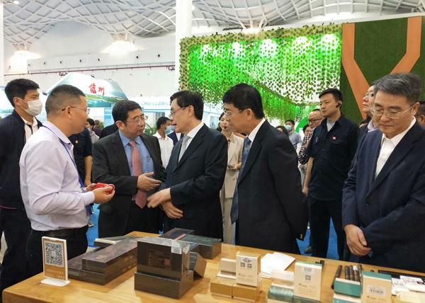 参观1.jpg