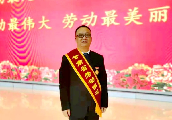李明杨webp.jpg