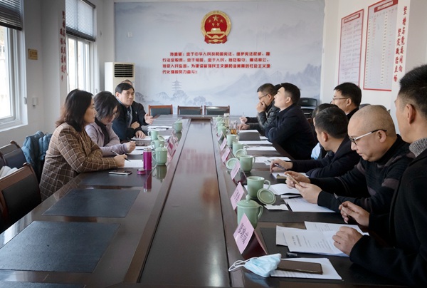 座谈会.jpg