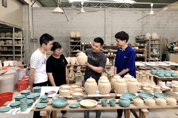 龙泉市御品瓷坊设计成型组.jpg