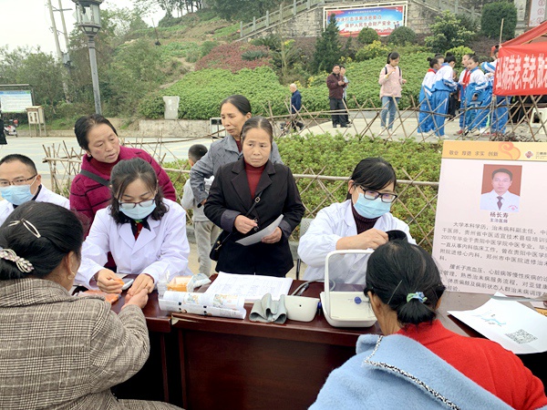 葛丽珍在三穗县开展社会服务工作 (2).jpg