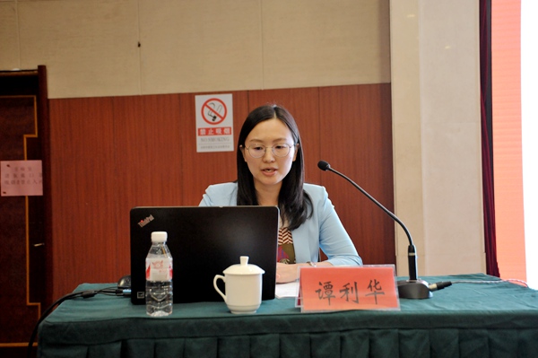 穆卫东,丁英,滕雅轩,兰海燕等四位基层组织负责人分别做了典型经验