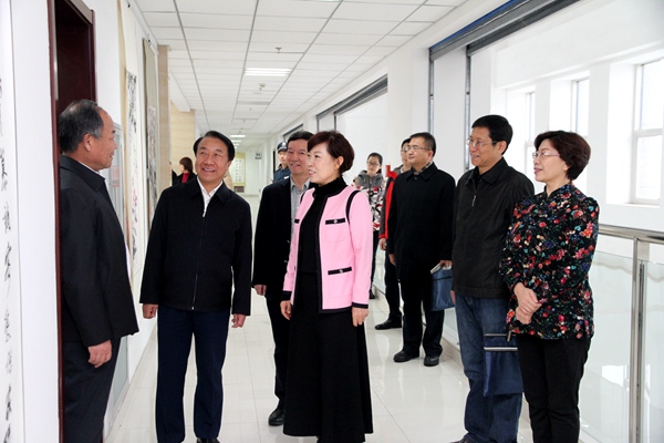 中共内蒙古自治区党委统战部部长王莉霞走访农工党内蒙古区委会机关