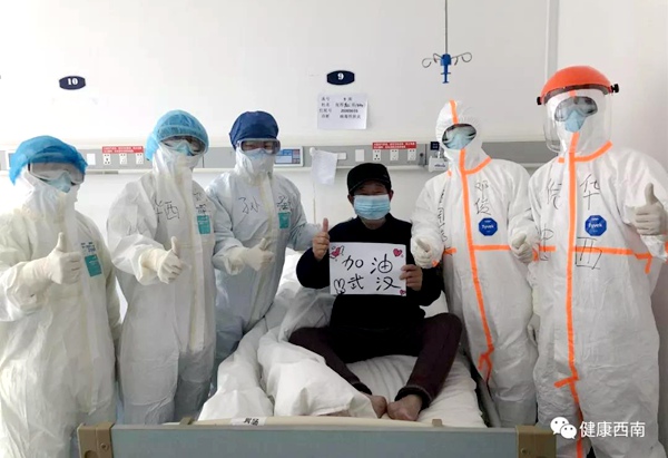 一线党员身影邓俊看到病人出院就是最大的幸福