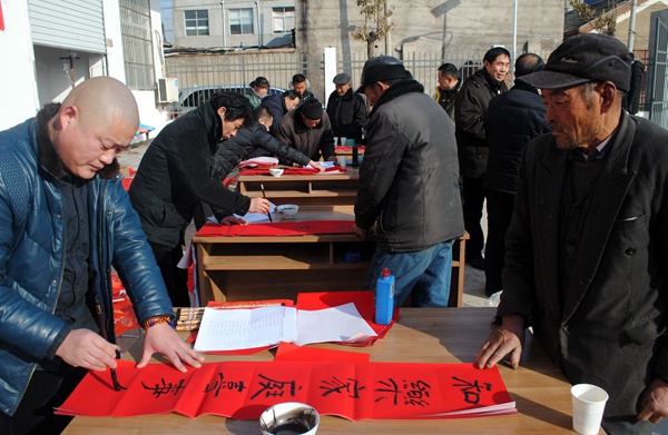 委员会党员樊振,乔宗波,庄术东,侍伟鸿,叶涛5位书画家走进乡村和街道